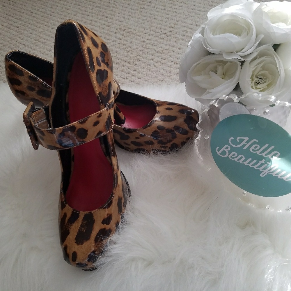🌺 Nine West Leapord print Mary Jane